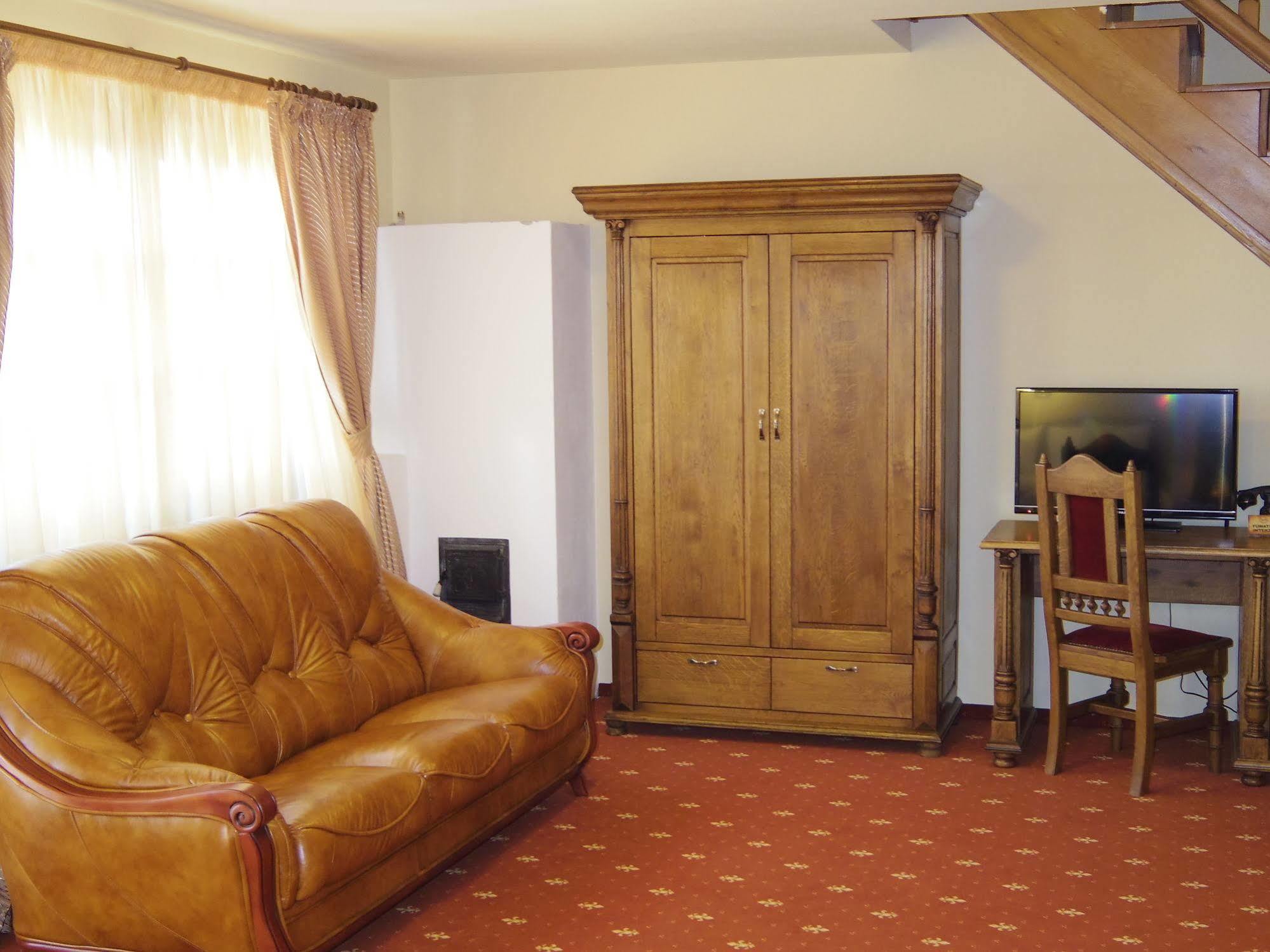 Hotel Castel Royal Mosnita Noua Zewnętrze zdjęcie