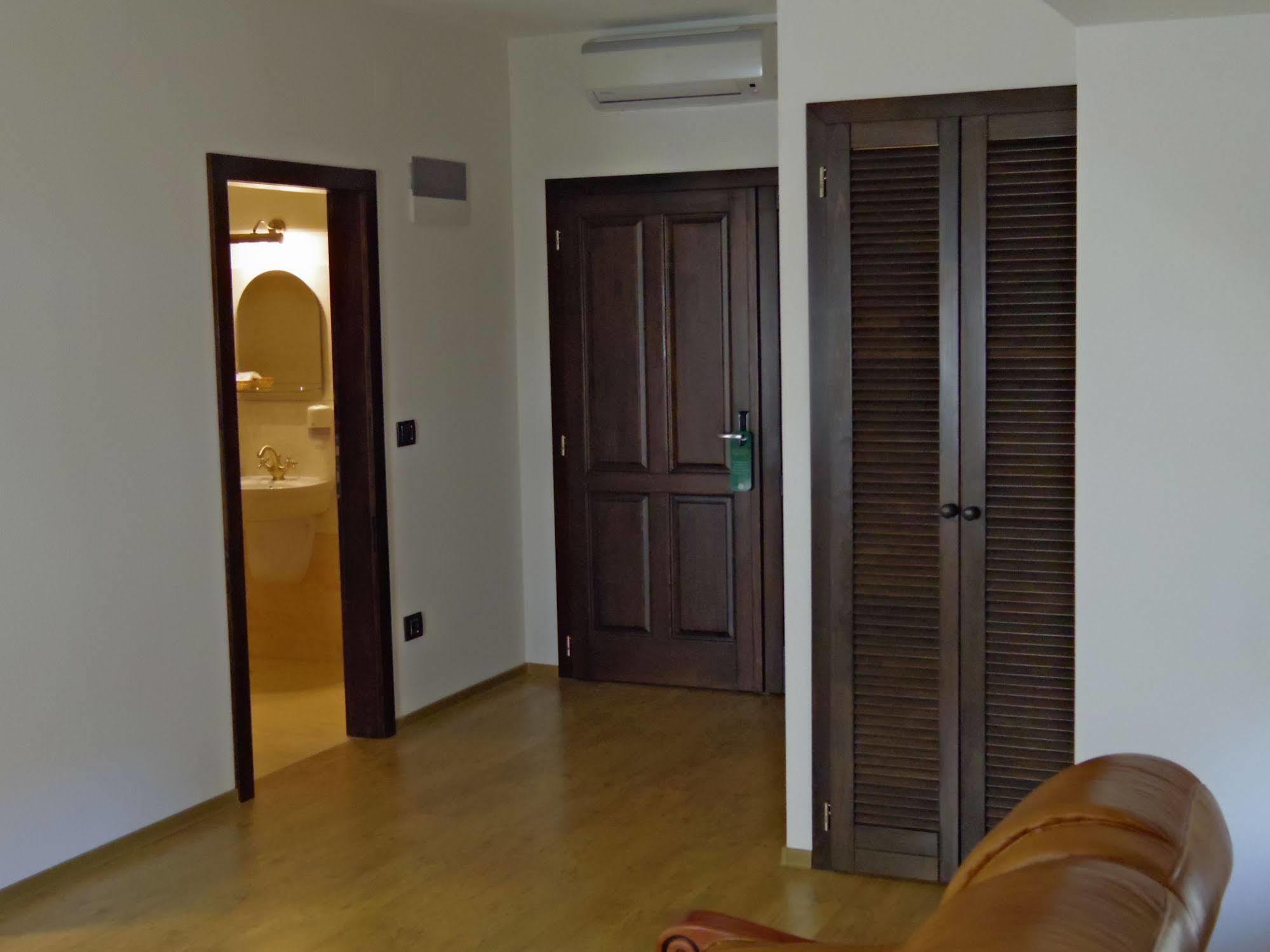 Hotel Castel Royal Mosnita Noua Zewnętrze zdjęcie