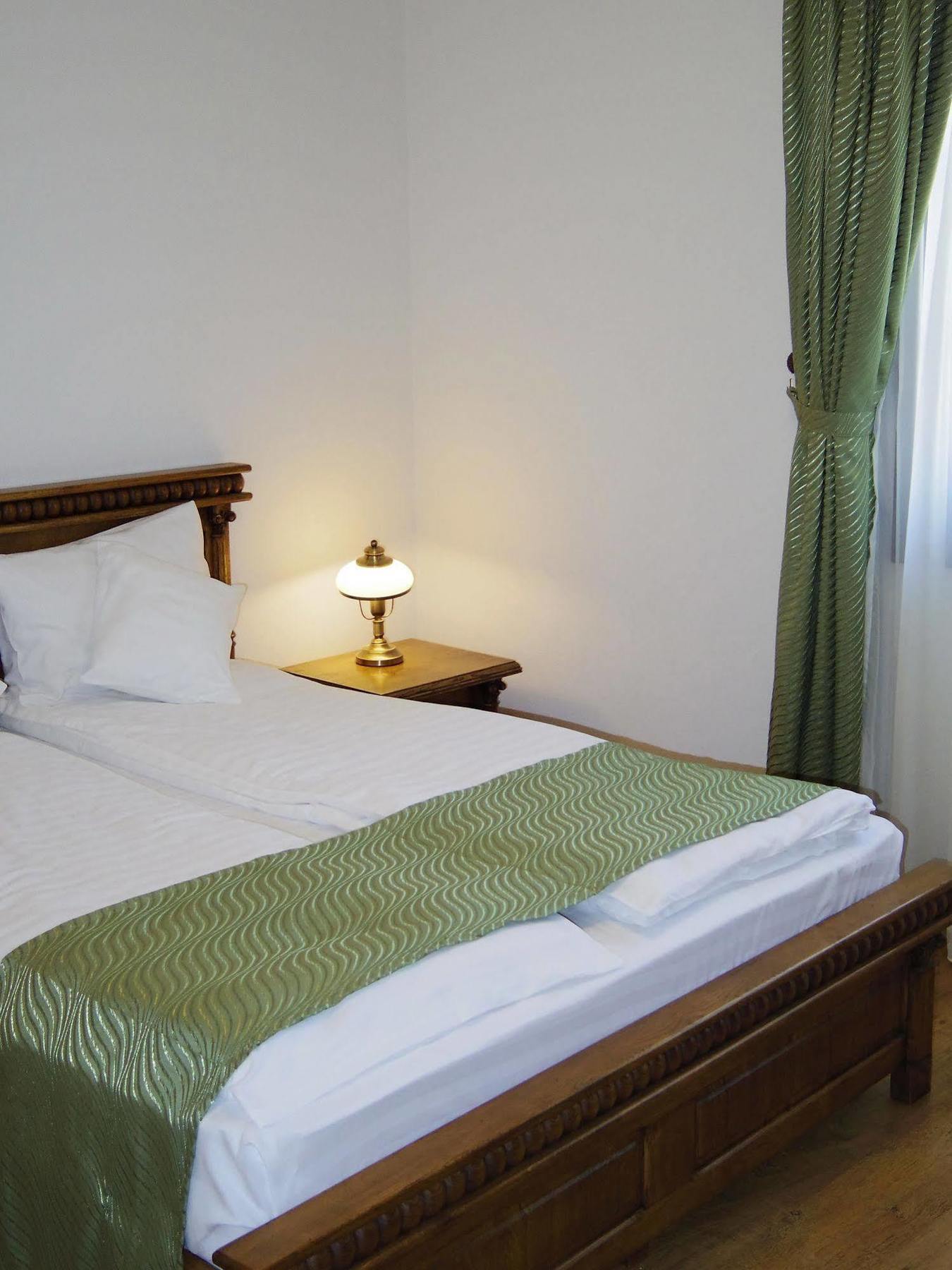 Hotel Castel Royal Mosnita Noua Zewnętrze zdjęcie